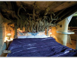 Illustration for article titled This fantasy-themed bed and breakfast lets you sleep inside a Trojan bull